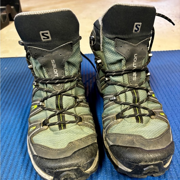 Salomon GTX lightweight hiking boots. Gently used. - Picture 2 of 5